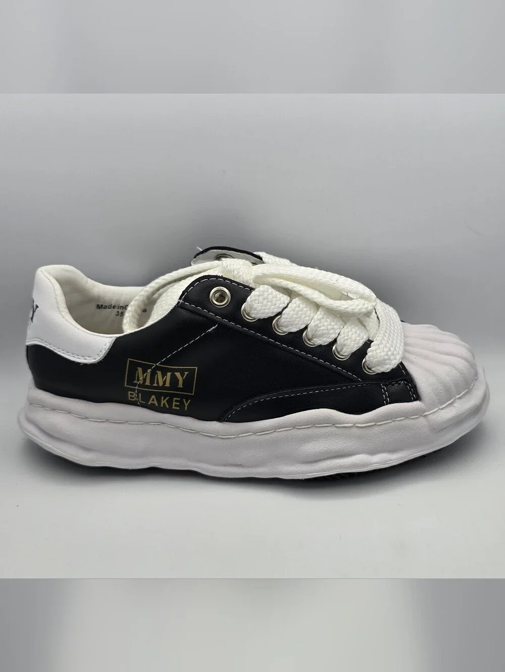 MMY Blakey Kids Black & White Lace-Up Sneakers Womens 5